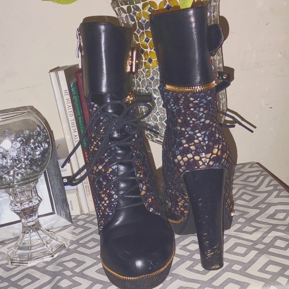 Italina Boot - Picture 1 of 3